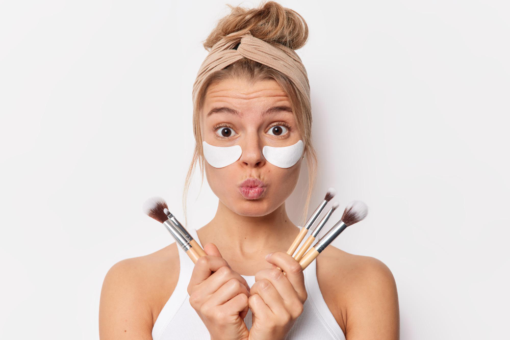 Curious about wearing makeup after a facial? Malak Skincare spills the secrets! Discover if it's safe and how to enhance your post-facial glow. ??